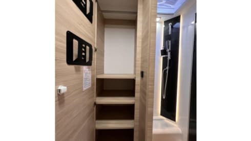 Chausson spacieuse avec boîte automatique, idéale pour les familles