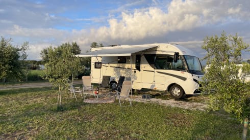 5p integrated family camper with air conditioning!