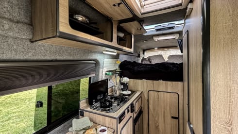Hugo Away – Ford Transit Jumbo (Insurance included)