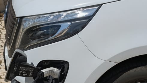 Elektra – 2-person Mercedes-Benz campervan from 2020