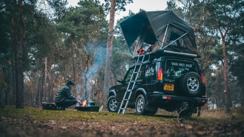 WOLF V8 – Adventure & freedom with a Land Rover with roof tent!