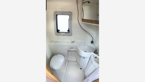 Fresh VW camper around! (4 person alcove)