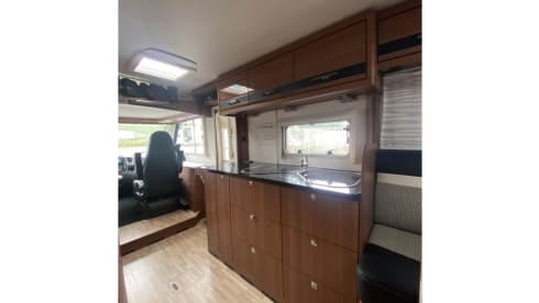 4p LMC integral lifting bed and round seating area from 2015