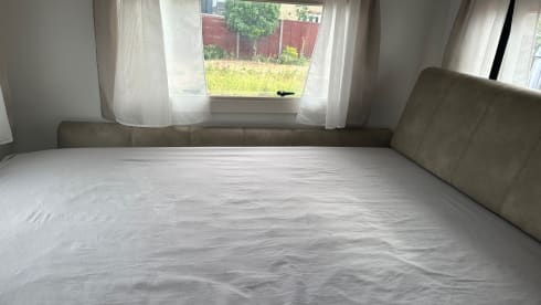 Maxi – 4 berth Benimar T482 automatic