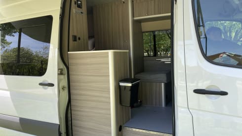 Reachervan – Two-person Mercedes-Benz Sprinter