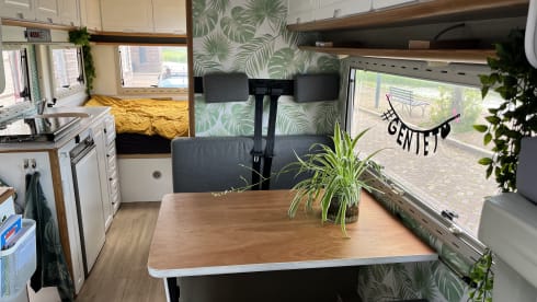 de Hut  – 5p Ford alcove from 1999