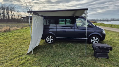 Beautiful 4p Volkswagen T5 California from 2012