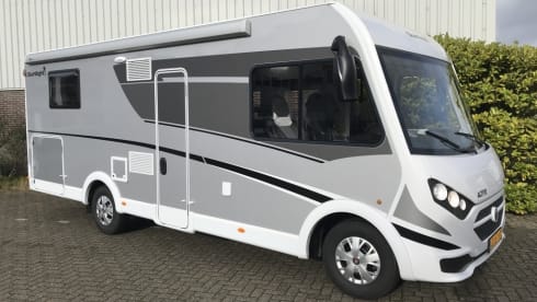 15/22 – Spacious family camper with 6 sleeping places!