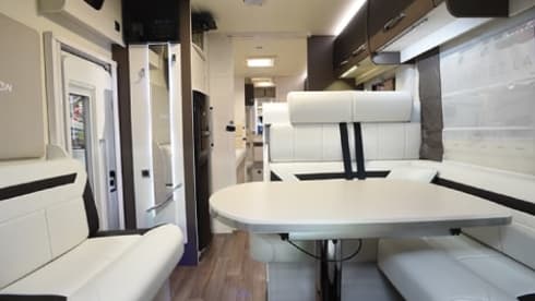Happy Memories – Langboek korting_Volledig complete zeer luxe inrichting 4per Familie Camper