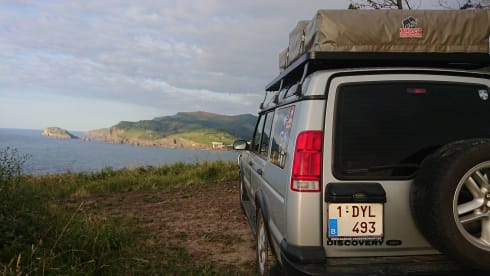 Disco II – Land Rover Discovery met rooftop tent uit 2002