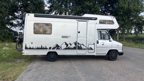 Spacious Peugeot alcove camper