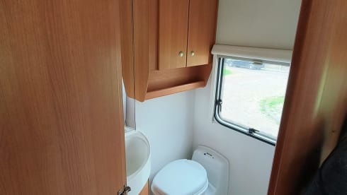 Vinny – Go on an adventure with our 6-person Camper - Ready for your trip!"