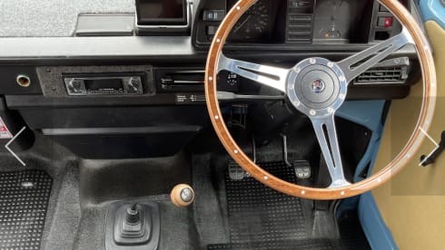 Retro Rentals Henley – 1984 Retro Volkswagen T25 - Little Betty Blue. (Newly Restored)