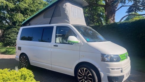 The Green Machine – Volkswagen T5 - Sleeps 4, fab fun!