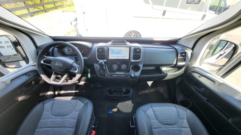 Adria Twin Sport 640 SLB wit – Chic camper van automatic with single beds, navigation system, etc.