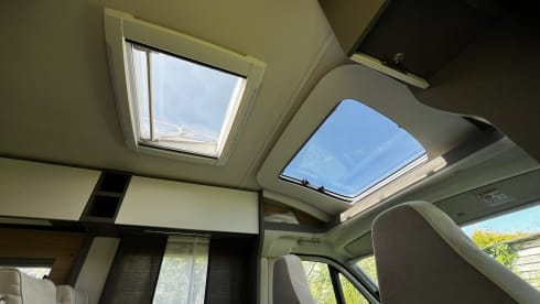 21 LMC 660 G – 22 LMC Tourer H660G 2 person Camper