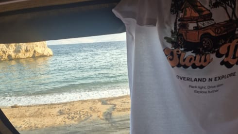 FORD RANGER 2 ROOFTOP TENT – Ford Ranger Wildtrack Auto (2 roof-top tents, ideal for up to 5 people)