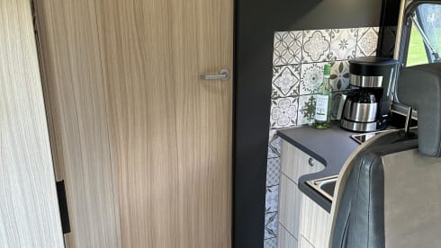 - – Adria Sun Living (2022): Ruime, luxe, 5-persoons camper