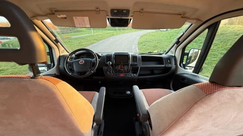 AmorA Campervan 6.0 meters for 2 persons with length beds