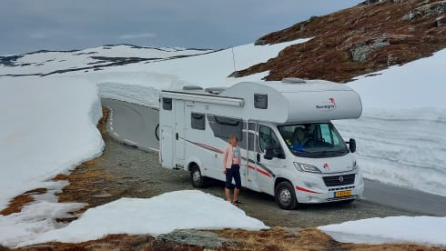 Sunlight A72 – Ideal spacious and neat alcove family camper.