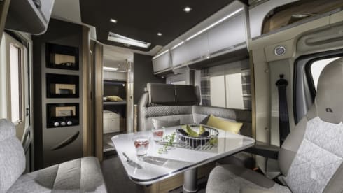 Hotelkamer op Wielen! – Hotel room on wheels! Very beautiful and luxurious Adria Matrix 5 p