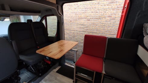 Dubbele schuifdeur en dubbele luifel – 4p Fiat L2H2 bus from 2010 suitable for off-grid