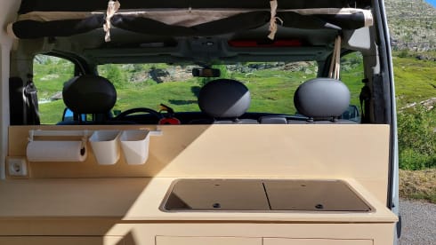 Atmospheric modern bus camper (3 pers)