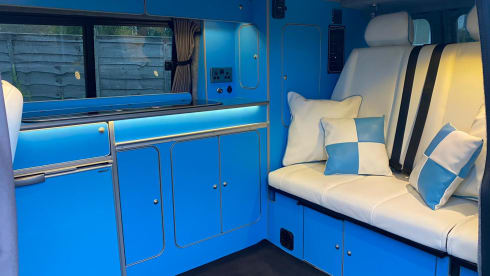 Dora – 2 berth Volkswagen bus from 2014
