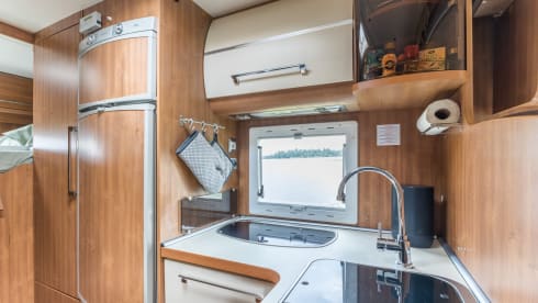 Nice Fiat semi-integrated camper for 5p