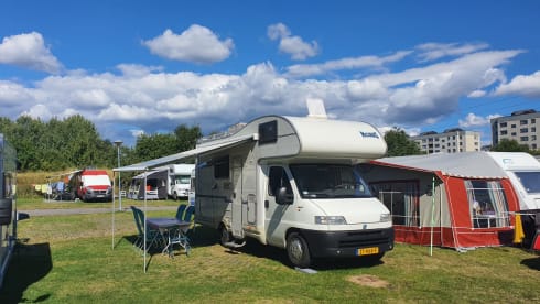 BlueRide – Complete Fiat Ducato family camper bunk stove / hot water water