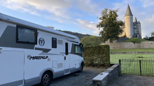 Oscar – Camping-Car Intégral 5 Places Boîte Auto Airco Bruxelles