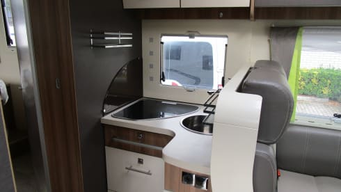Spacious 4 person family camper Fiat Chausson
