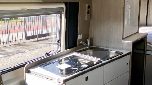 Amazone – Charming 2 person Citroen Jumper Bus camper