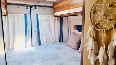 Vaiana – Comfort & Freedom: Camper with Solar, Bathroom & Heating