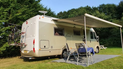 Bernie G – Luxurious and spacious high quality German built integrated motorhome