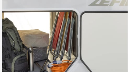 5 berth - Automatic / 2 cabins  – New Zefiro 696  auto - Wi-Fi / Rear double bed.
