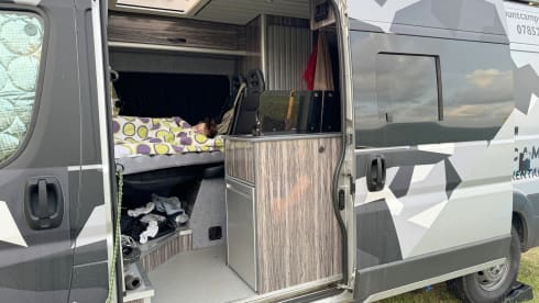 Wellington – Dog Friendly Peugeot Boxer 2 berth
