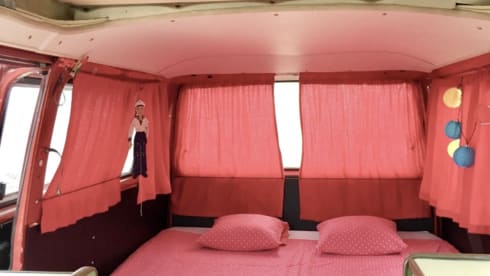 Cherry – Volkswagen Westfalia T3 Combi