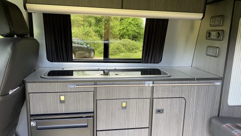 Poppy – 4 berth Volkswagen campervan from 2020
