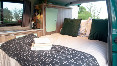Pretty Green – Volkswagen campervan met 2 slaapplaatsen uit 2006