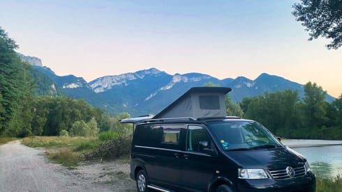Van VW T5 with pop-up