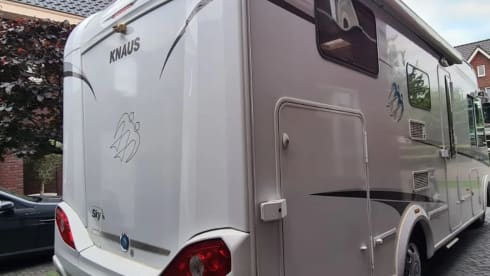 Birdy – Geweldige camper met 4 vaste bedden voor familie of events - XL garage