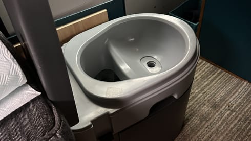 Evangeline – 4 berth Peugeot campervan from 2017