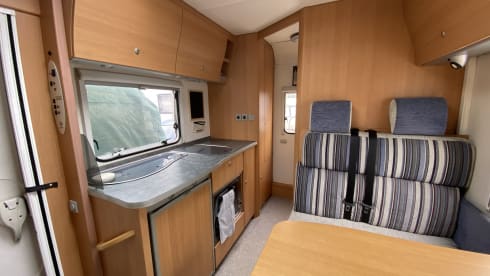 Bertie – compact Knaus motorhome, sleeps 4