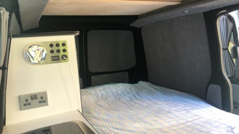 Snowy – Volkswagen T5 Family Camper 