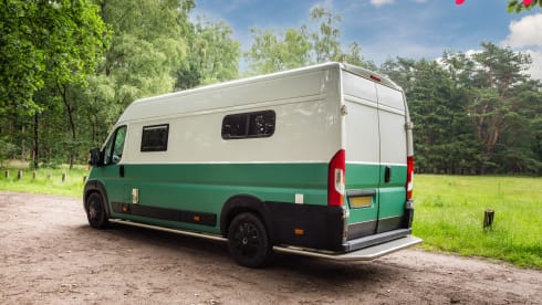 Puck de camperbus  – Zeer complete off-grid zelfbouw camper uit 2019