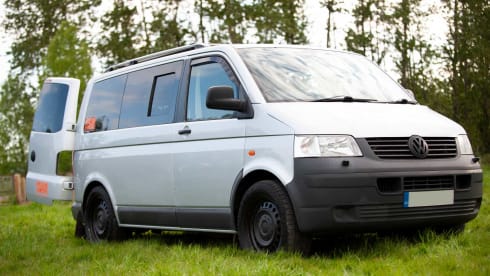 Romper Swamper – Volkswagen campervan met 2 slaapplaatsen uit 2006