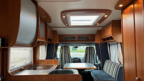 Huisbus  – 3p Dethleffs semi-integrated from 2006