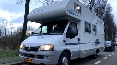 Bob – Spacious, cozy camper with air conditioning + navigation for family