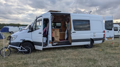 Maura the Boogy Wonder Van  – Superior Land Yacht 